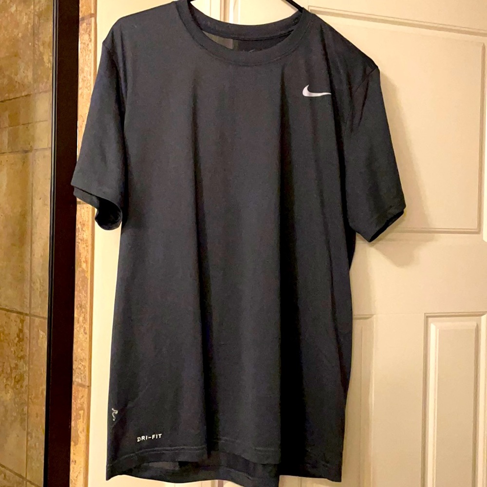 Nike Dri-Fit men’s shirt. Gray.